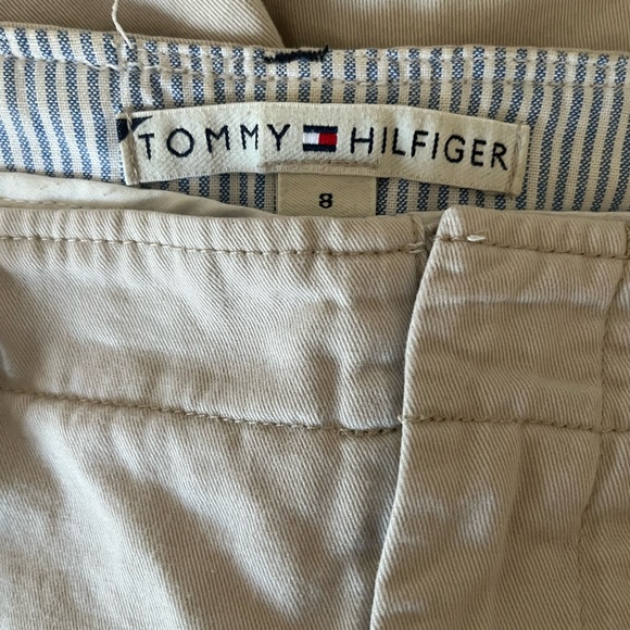 Tommy Hilfigure Beige Khaki Shorts - Picture 2 of 4